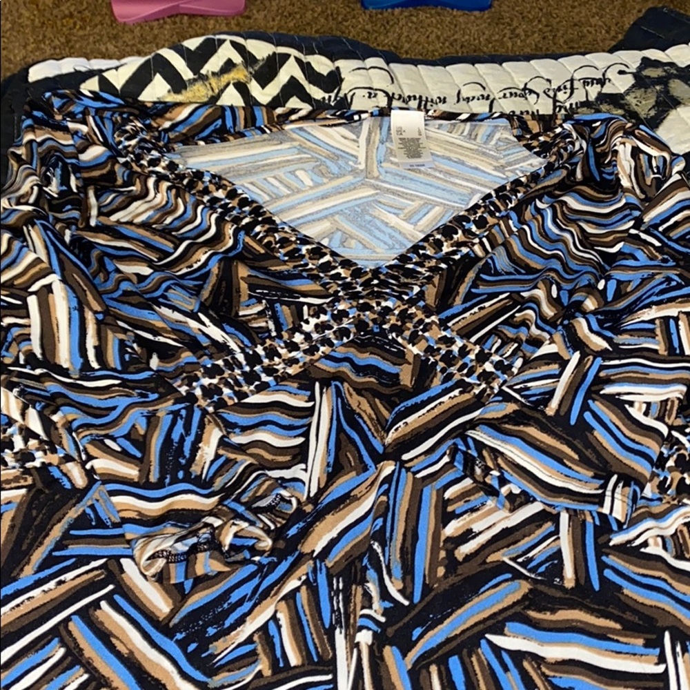 Multi color blouse. 3/4 sleeve